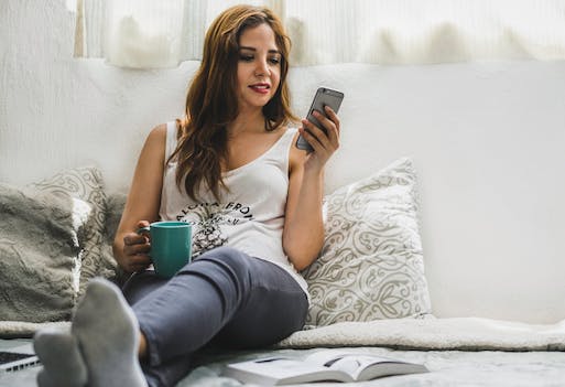 Smartphones make it harder to switch off and relax, study claims image