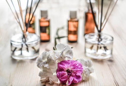 Find the best way to fragrance your living room image
